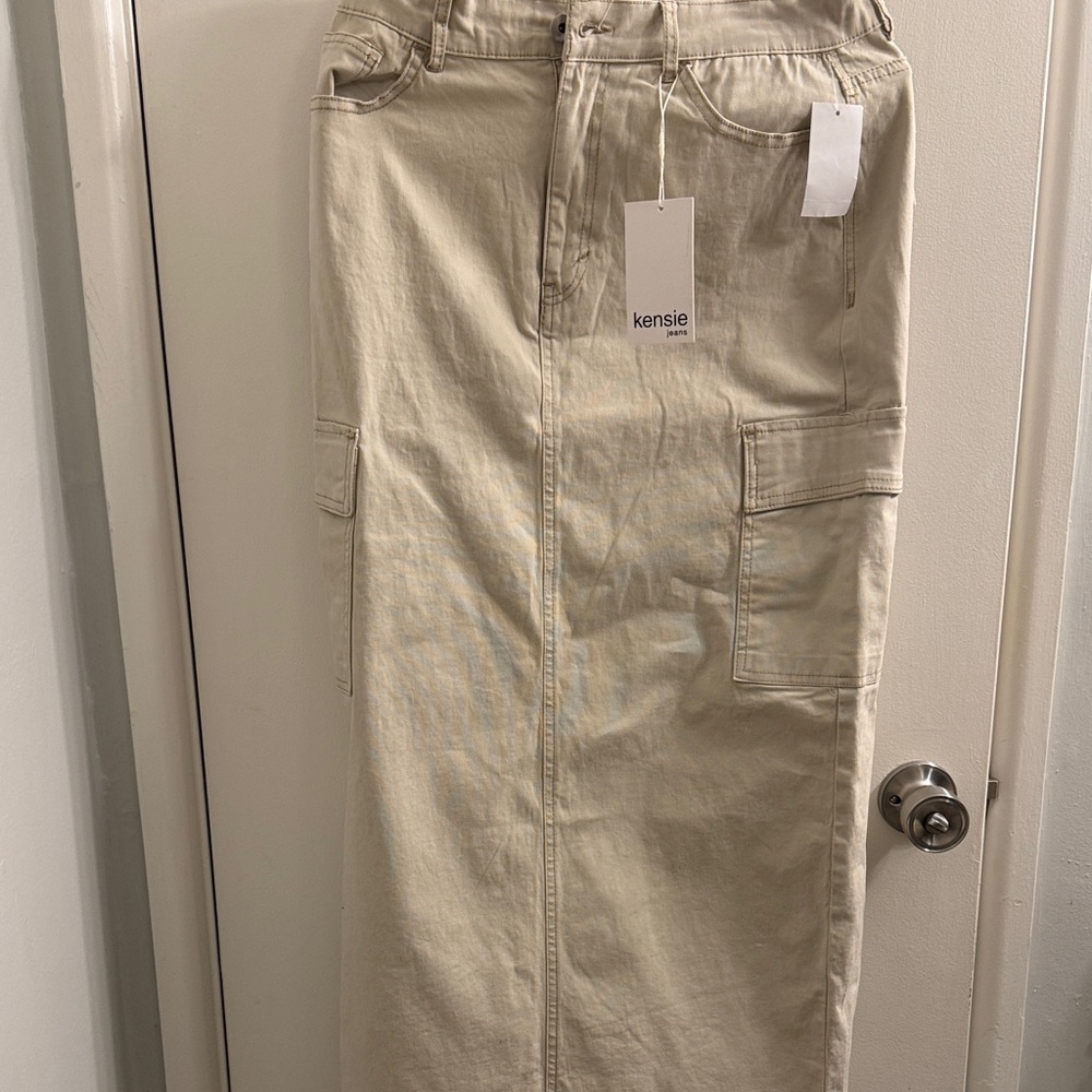 Kensie Women’s Cream Cargo Skirt.